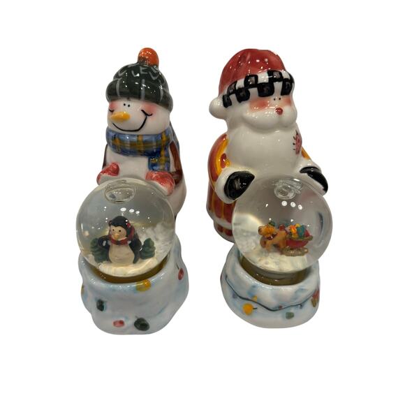 Home Collection 2003 Santa's Helpers Snow Globe 4" Salt & Pepper Shakers - Picture 1 of 6